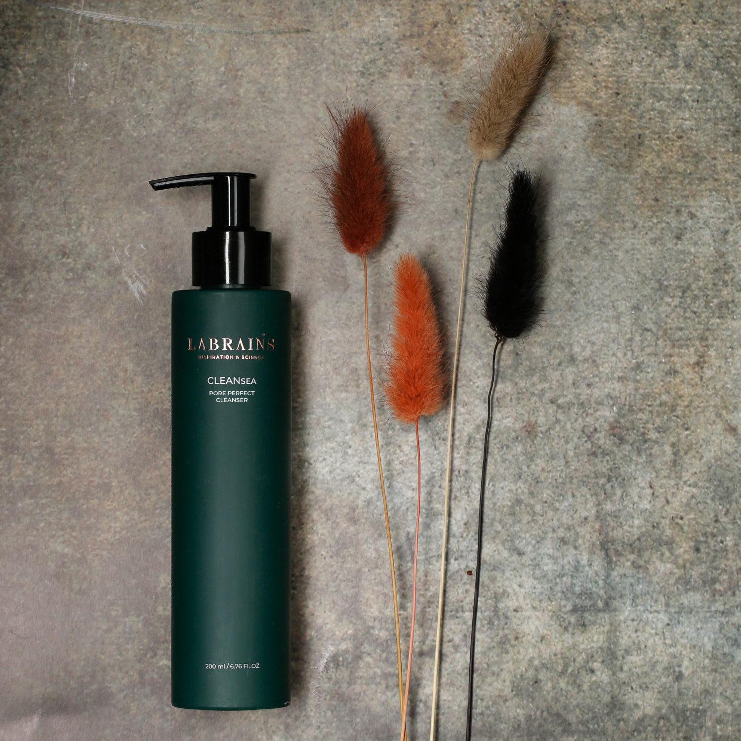 LABRAINS Pore Perfect cleanser with dry flowers